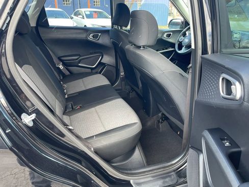 Used 2020 Kia Soul S FWD image 4