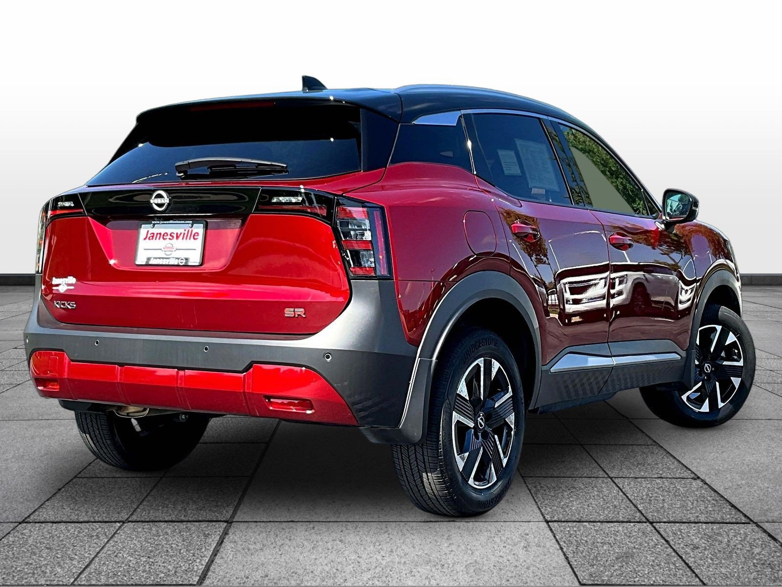 Certified 2025 Nissan Kicks SR FWD image 7