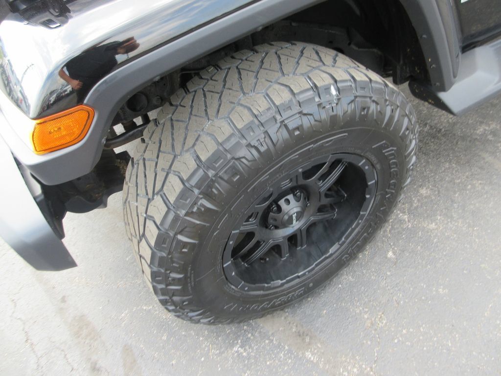 Used 2020 Jeep Gladiator Overland AWD/4WD image 13