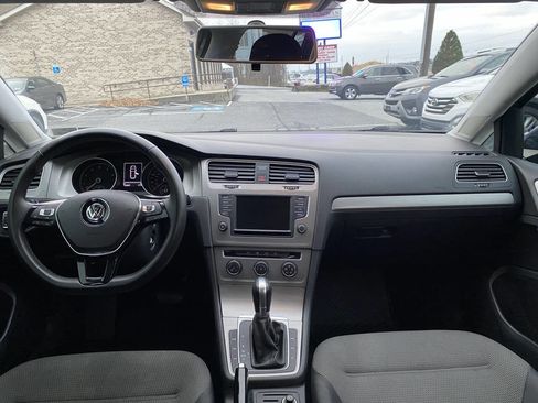 Used 2017 Volkswagen Golf S image 23