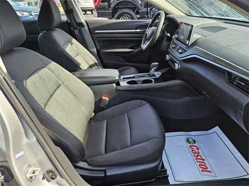 Used 2023 Nissan Altima 2.5 SV image 16