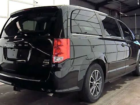 Used 2017 Dodge Grand Caravan SXT image 4