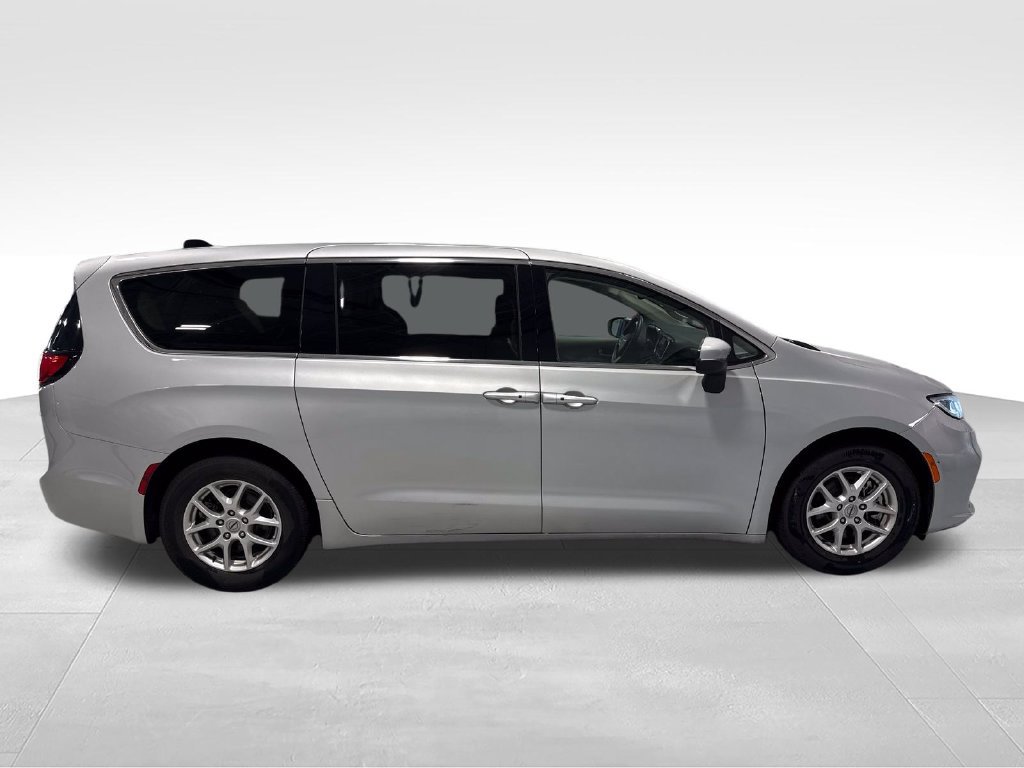 Used 2023 Chrysler Pacifica Touring-L FWD image 53