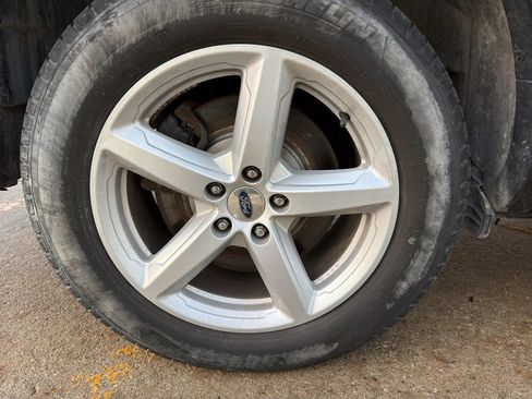 Used 2017 Ford Explorer XLT w/ Equipment Group 202A image 11