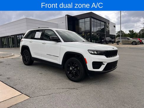 Used 2024 Jeep Grand Cherokee Altitude RWD image 3
