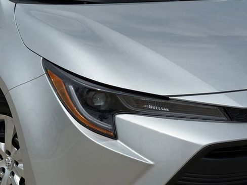 Used 2026 Toyota Corolla LE FWD image 3