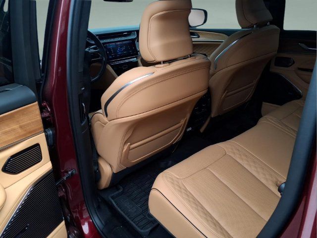Used 2026 Jeep Grand Cherokee Summit w/ Adv Protech Group IV AWD/4WD image 29