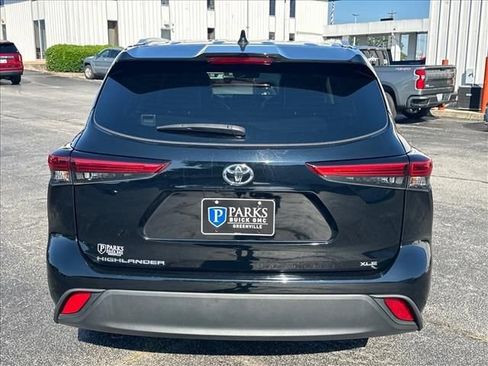 Used 2022 Toyota Highlander XLE FWD image 10
