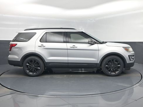 Used 2017 Ford Explorer XLT w/ Equipment Group 202A image 37