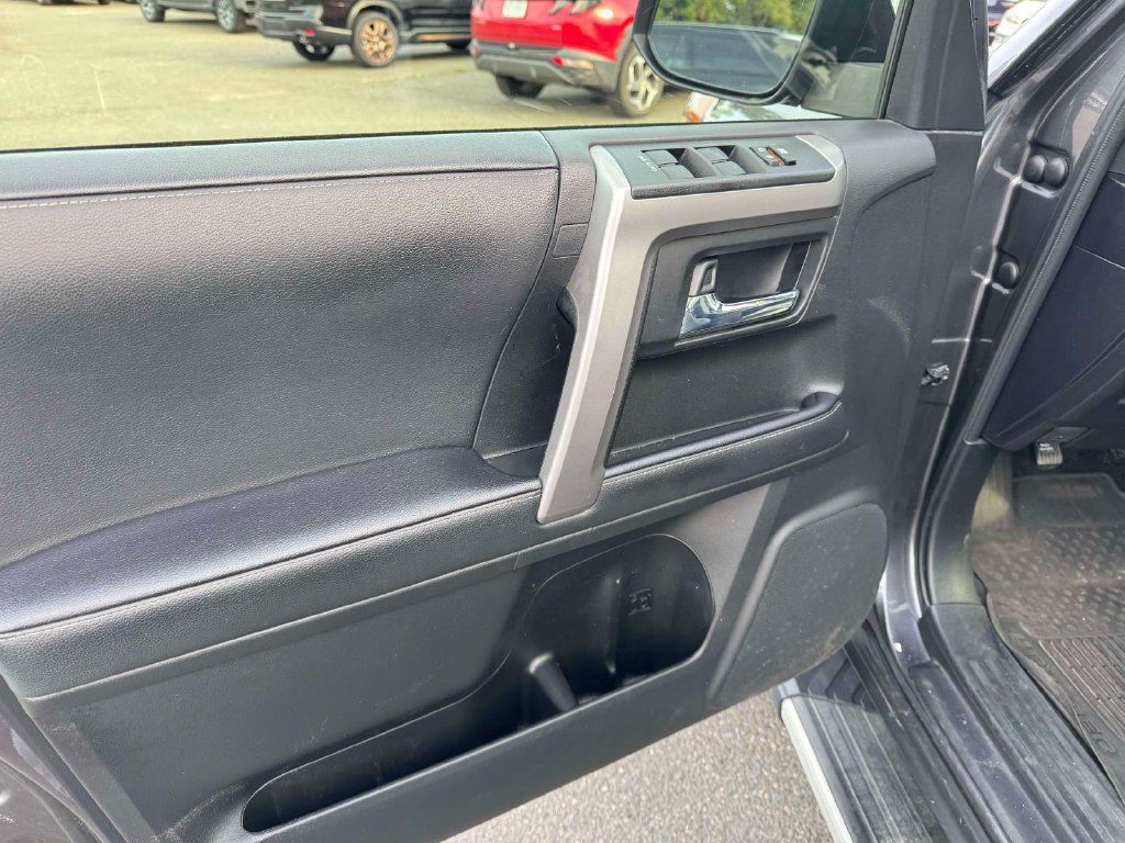 Used 2023 Toyota 4Runner SR5 Premium w/ Moonroof Package AWD/4WD image 17