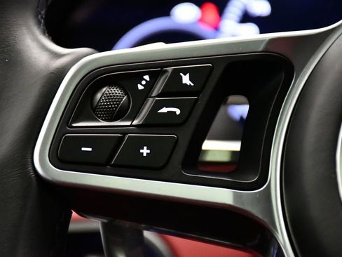 Used 2023 Porsche Cayenne Platinum Edition image 28