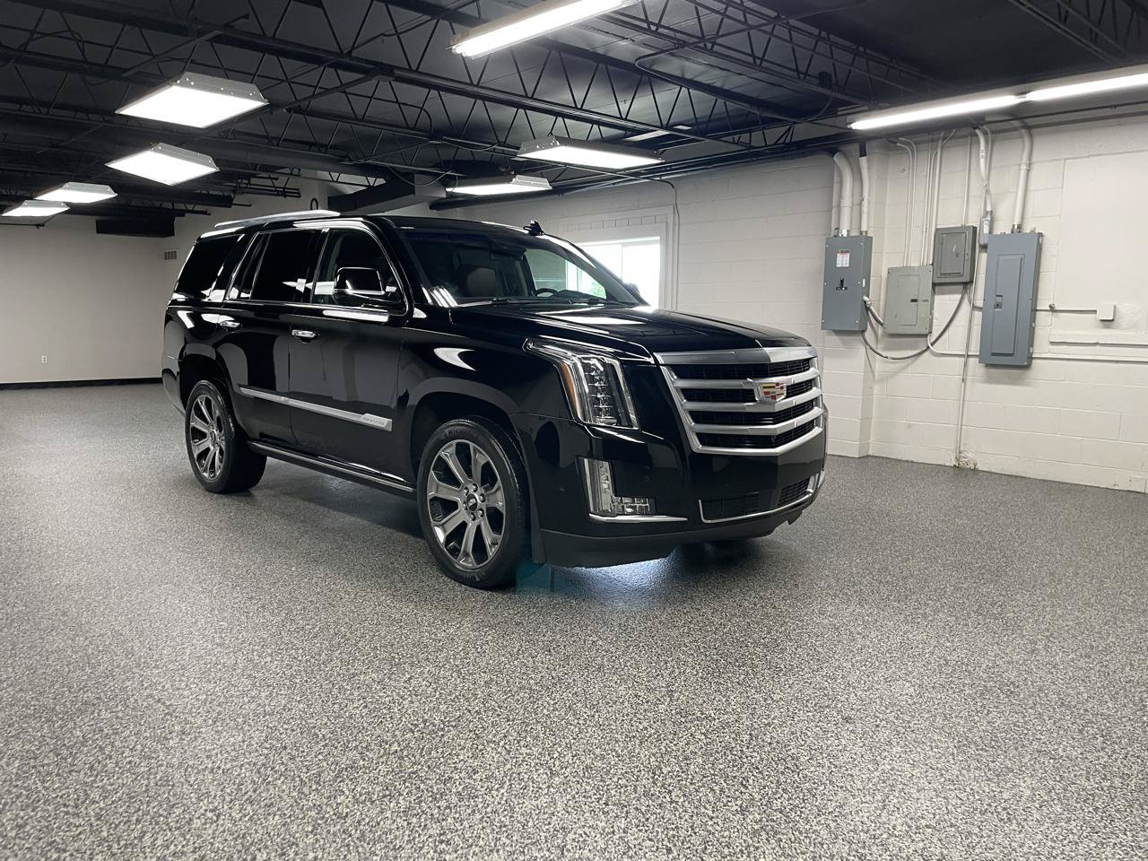 Used 2019 Cadillac Escalade Premium Luxury AWD/4WD image 6