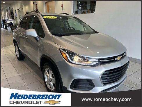 Used 2021 Chevrolet Trax LT w/ LT Convenience Package AWD/4WD image 1