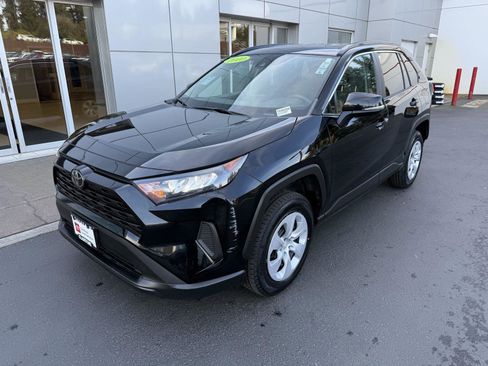 Certified 2020 Toyota RAV4 LE image 1