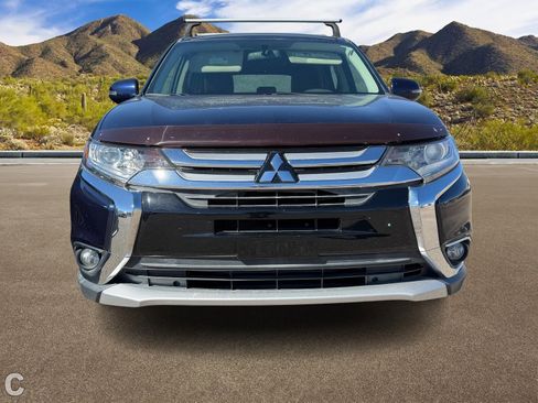 Used 2018 Mitsubishi Outlander SE image 3