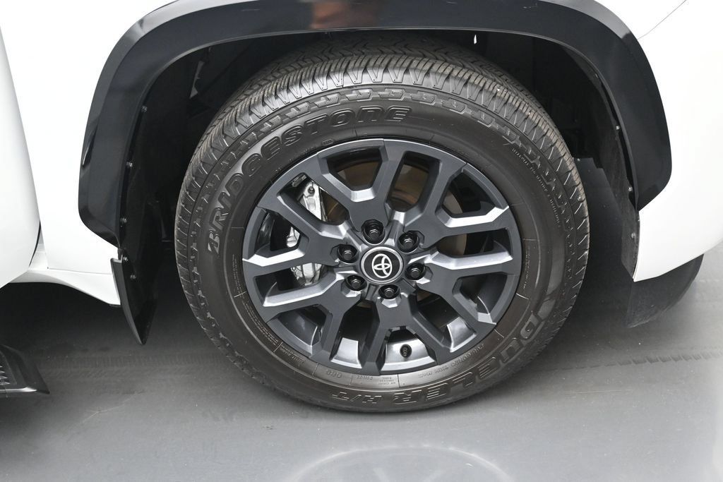 Used 2025 Toyota Sequoia Platinum AWD/4WD image 42