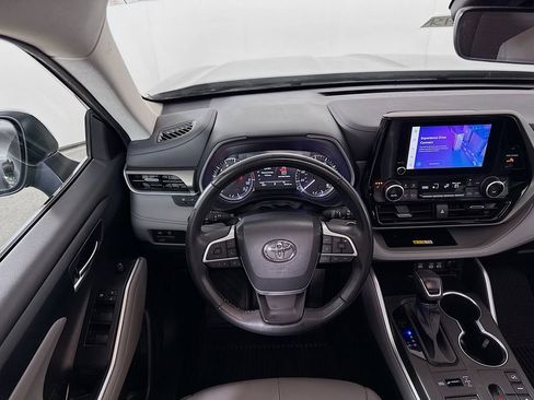 Certified 2023 Toyota Highlander XLE image 21