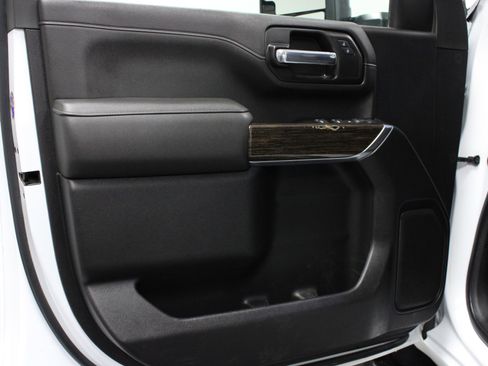 Used 2022 GMC Sierra 2500 SLE w/ SLE Value Package; image 11