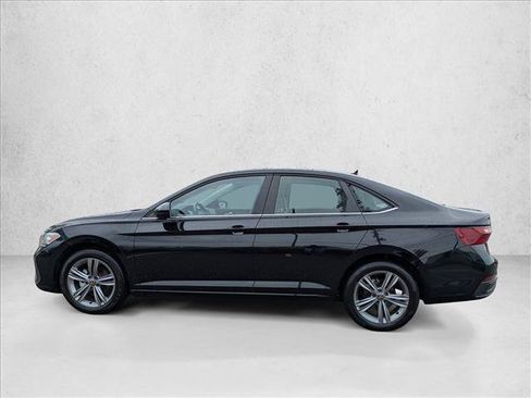Used 2024 Volkswagen Jetta SE FWD image 9