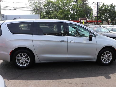 Used 2026 Chrysler Pacifica Select FWD image 6