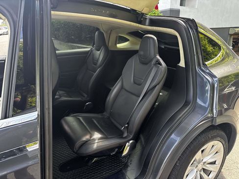 Used 2016 Tesla Model X 90D AWD/4WD image 10