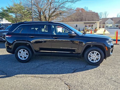 Used 2023 Jeep Grand Cherokee Laredo image 6