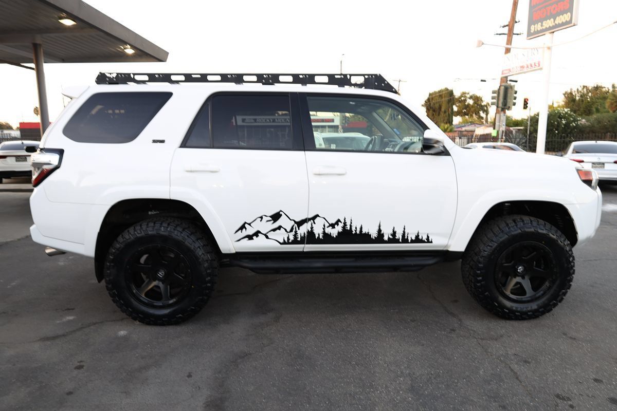 Used 2018 Toyota 4Runner SR5 AWD/4WD image 8