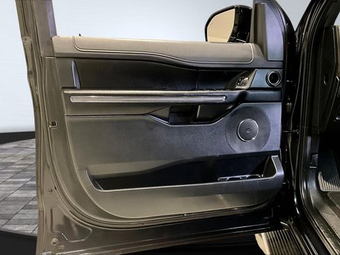 Used 2021 Ford Expedition XLT image 19