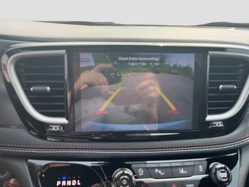 New 2027 Chrysler Pacifica Select AWD/4WD image 12