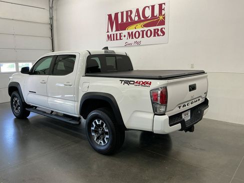 Used 2021 Toyota Tacoma TRD Off-Road AWD/4WD image 4