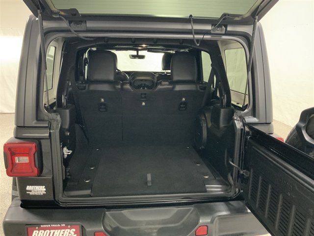 Used 2018 Jeep Wrangler Unlimited Sahara AWD/4WD image 6