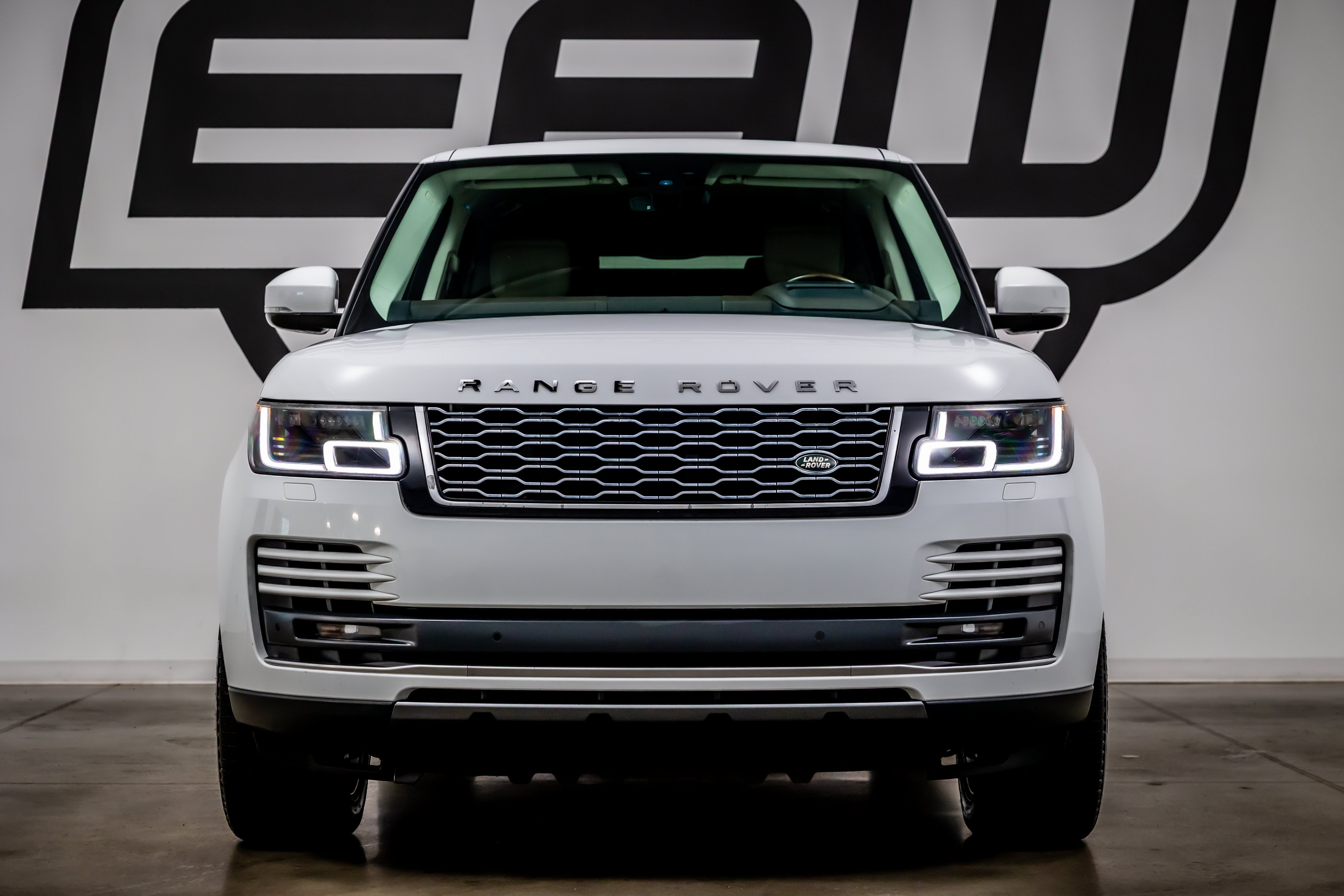 Used 2019 Land Rover Range Rover Supercharged AWD/4WD image 4