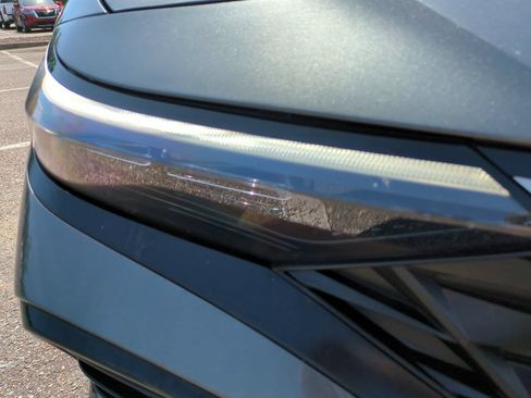 Used 2025 Hyundai Elantra Limited FWD image 10