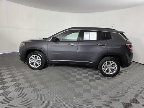 Used 2024 Jeep Compass Latitude AWD/4WD image 9