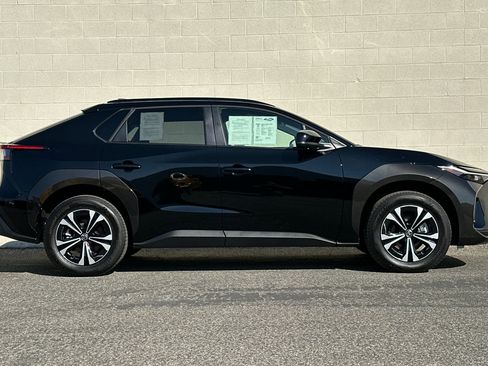 Used 2025 Toyota bZ4X AWD image 3