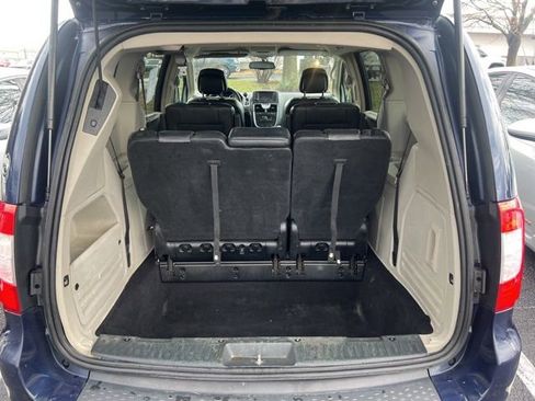 Used 2012 Chrysler Town & Country Touring-L w/ Entertainment Group #2 image 9