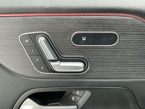 Used 2023 Mercedes-Benz EQB 300 4MATIC image 14