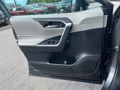 Used 2021 Toyota RAV4 XLE Premium FWD image 10