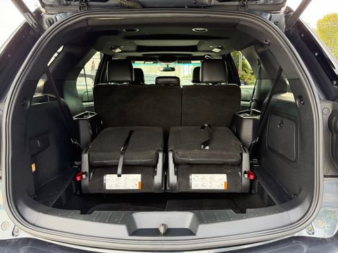 Used 2017 Ford Explorer XLT w/ Equipment Group 202A image 28