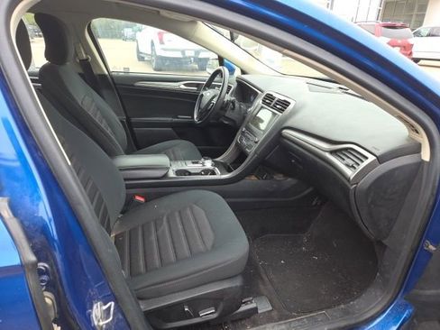 Used 2018 Ford Fusion SE w/ Fusion SE Technology Package image 12