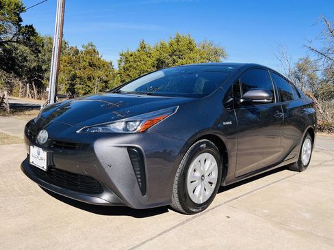 Used 2020 Toyota Prius LE image 5