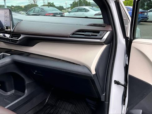 Used 2023 Toyota Sienna Platinum AWD/4WD image 18