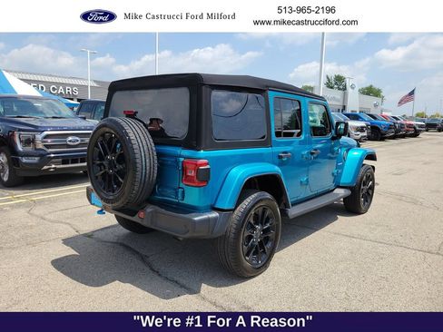 Used 2024 Jeep Wrangler Unlimited Sahara w/ Technology Group AWD/4WD image 5