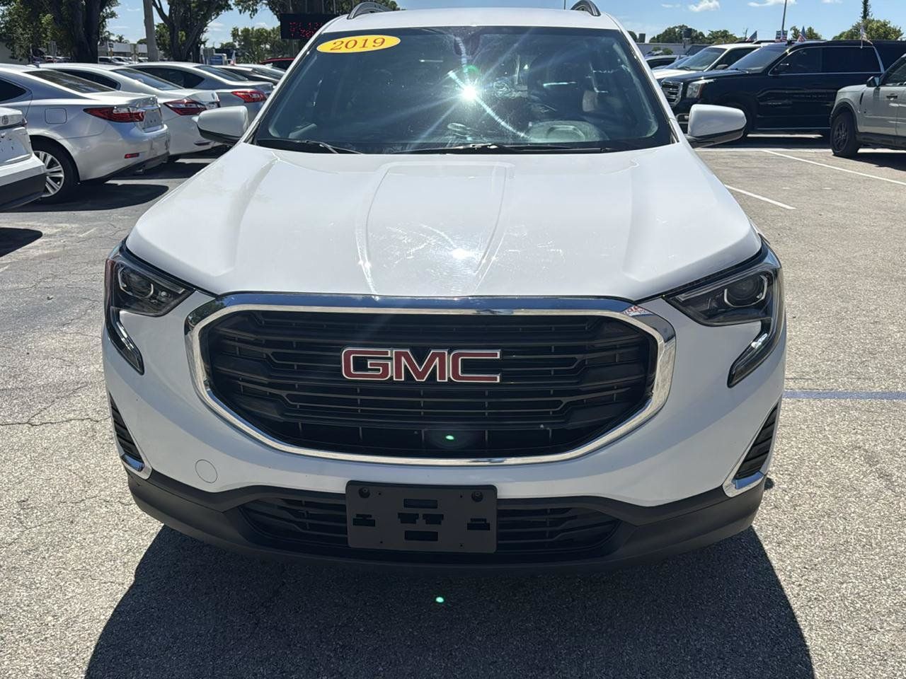 Used 2019 GMC Terrain SLE w/ Driver Convenience Package FWD image 3