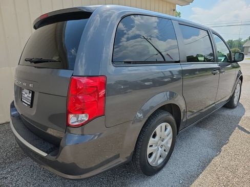 Used 2018 Dodge Grand Caravan SE w/ UConnect Hands-Free Group FWD image 7