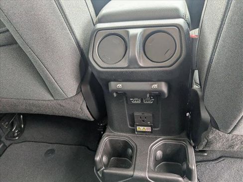 Used 2025 Jeep Wrangler Sahara image 18