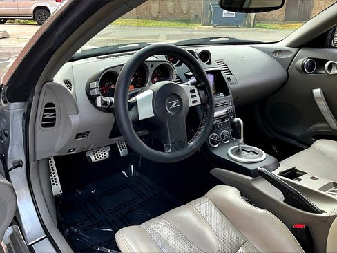 Used 2004 Nissan 350Z Touring image 16