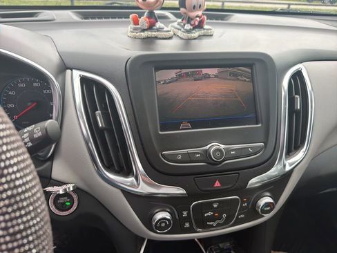 Used 2021 Chevrolet Equinox LS FWD image 4