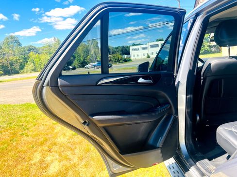 Used 2015 Mercedes-Benz ML 350 4MATIC 4dr ML 350 w/ Premium 1 Package image 26