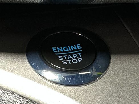 Used 2023 Ford Explorer XLT AWD/4WD image 17
